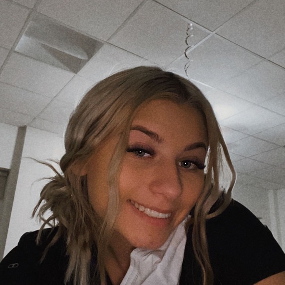 Meet your Posher, Hannah - Picture 1 of 1